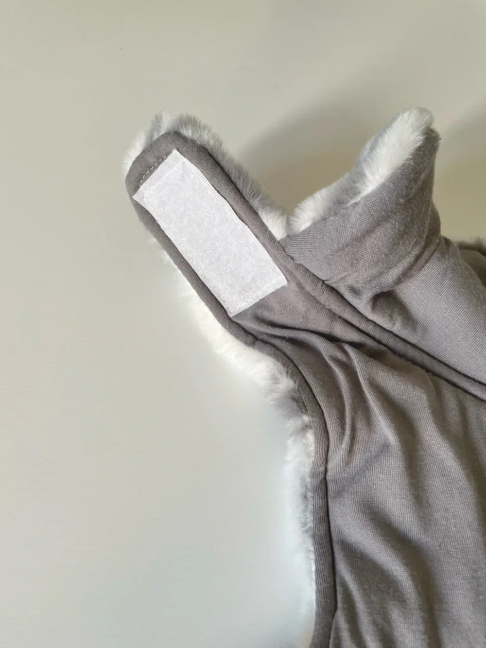 Koolaburra UGG Medium Danny Faux Fur Reversible Pet Vest Cozy White Gray Plaid